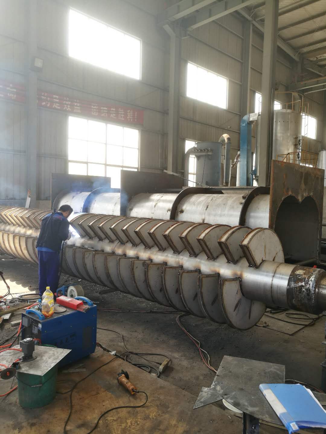 蘇州吳江污水處理廠120平方米污泥槳葉干燥機定制生產緊張進行中